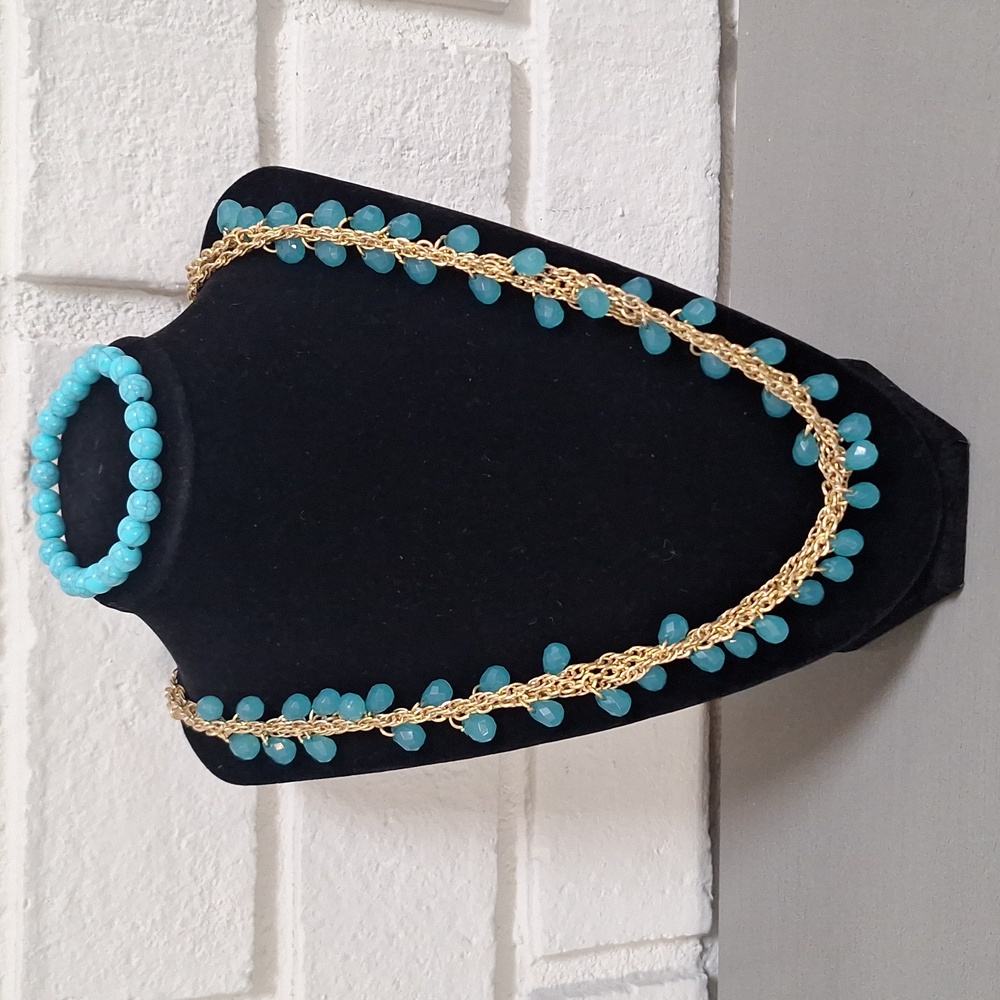 Elegant Gold Chain & Blue Necklace.& Bracelet Set.